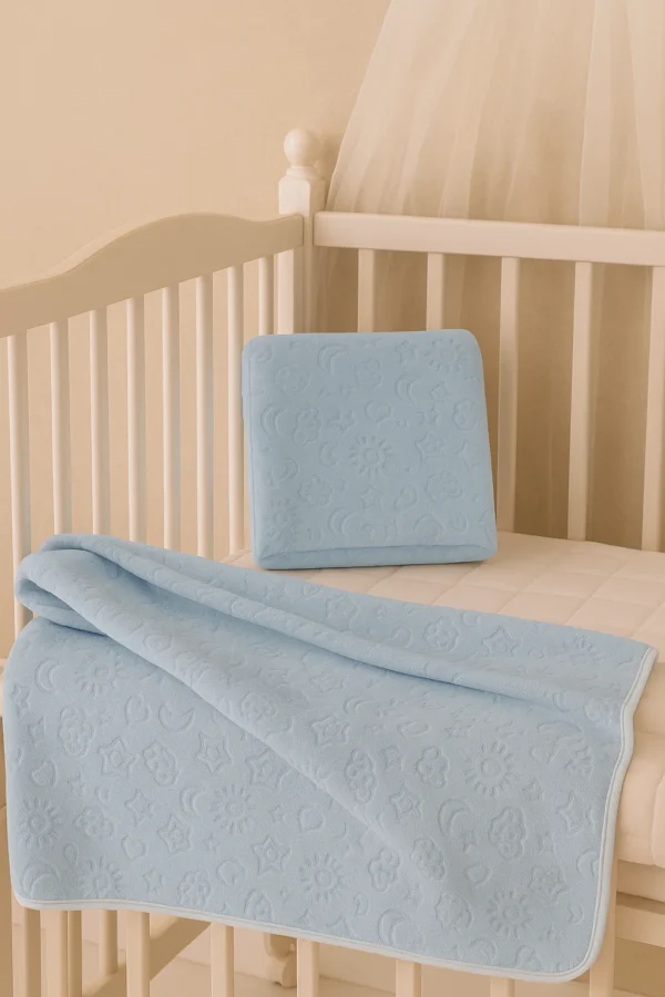 Organik Pamuk Kabartmalı Mavi Peluş Bebek Battaniyesi