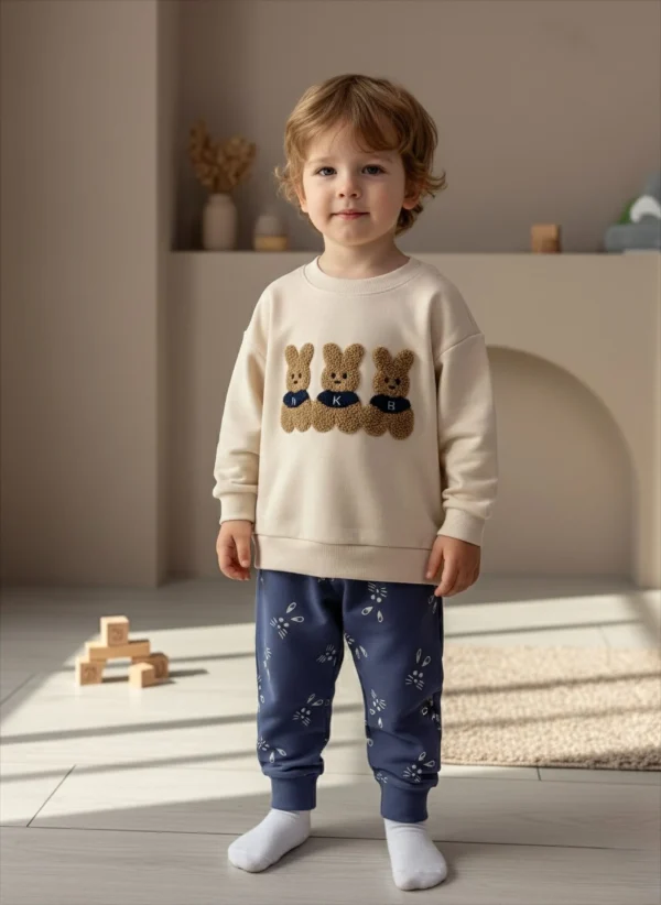 Organik Pamuk Bunny Nakış Erkek Bebek 2’li Takım – Bej Sweatshirt & Desenli Eşofman Altı