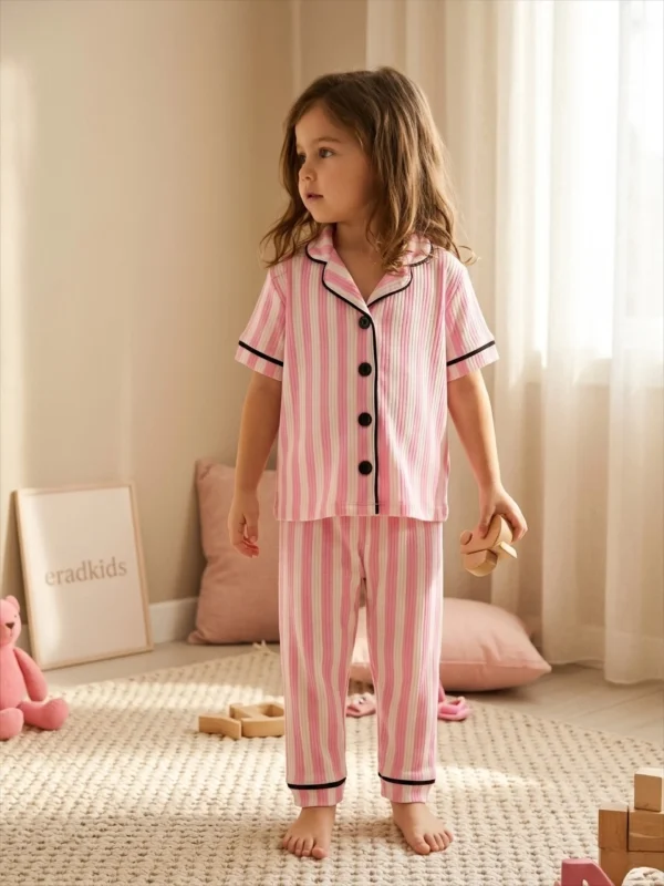 Çizgili Yazlık Pamuk Pijama Takımı – Nefes Alan Hafif Kumaş