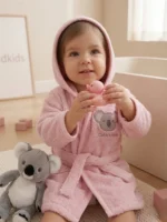 %100 Organik Pamuk Pembe Koala Detaylı Kapüşonlu Çocuk Bornoz – Premium Yumuşak ve Yüksek Emici - Görsel 3